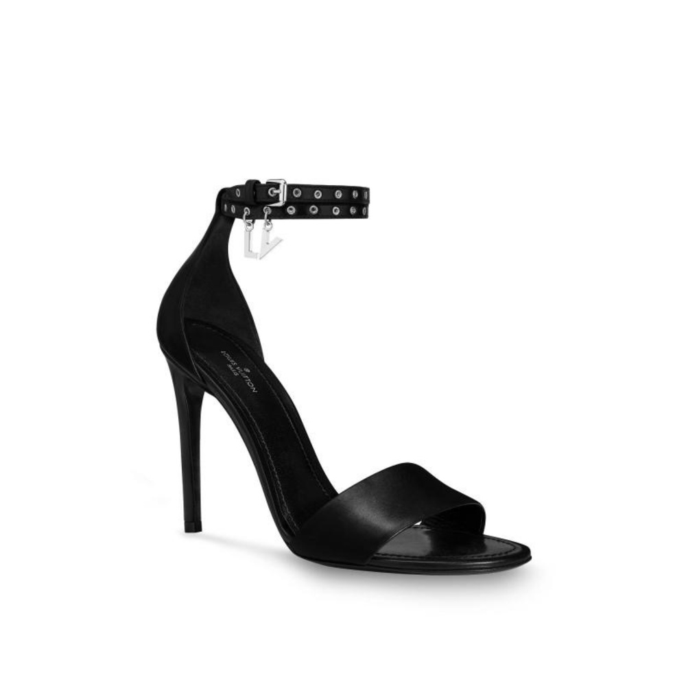 Louis Vuitton callback pump